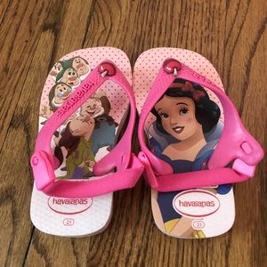 Snow White Havaianas Size 7